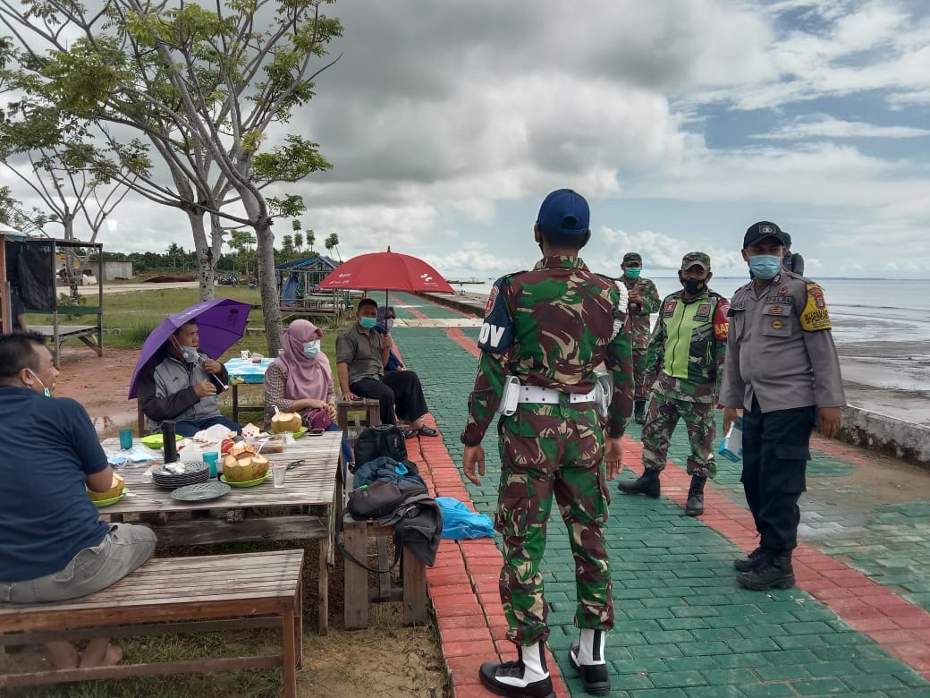 Patroli Tempat Wisata Personil Gabungan TNI POLRI Himbau Masyarakat