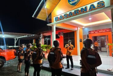 Setelah menerima laporan, tim SAR langsung melakukan briefing dan diberangkatkan menuju lokasi kejadian pada pukul 18.55 WITA