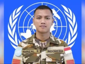 Praka Farizal Rhomadhon, yang menjabat sebagai Taban Provost 1 Ru Provost Kompi Markas (Kima) Yonif 113/Jaya Sakti, Brigif 25/Siwah, Kodam Iskandar Muda, Aceh. Almarhum meninggalkan seorang istri dan satu anak yang masih berusia dua tahun.
