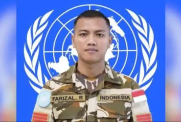Praka Farizal Rhomadhon, yang menjabat sebagai Taban Provost 1 Ru Provost Kompi Markas (Kima) Yonif 113/Jaya Sakti, Brigif 25/Siwah, Kodam Iskandar Muda, Aceh. Almarhum meninggalkan seorang istri dan satu anak yang masih berusia dua tahun.
