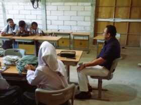 Wakil Ketua Komisi IV DPRD Kaltara, Syamsuddin Arfah, Merasakan Langsung Suasana Ruang Belajar SMK Negeri 4 Tarakan.