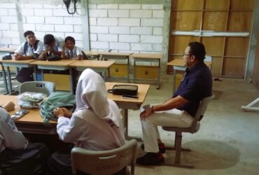 Wakil Ketua Komisi IV DPRD Kaltara, Syamsuddin Arfah, Merasakan Langsung Suasana Ruang Belajar SMK Negeri 4 Tarakan.